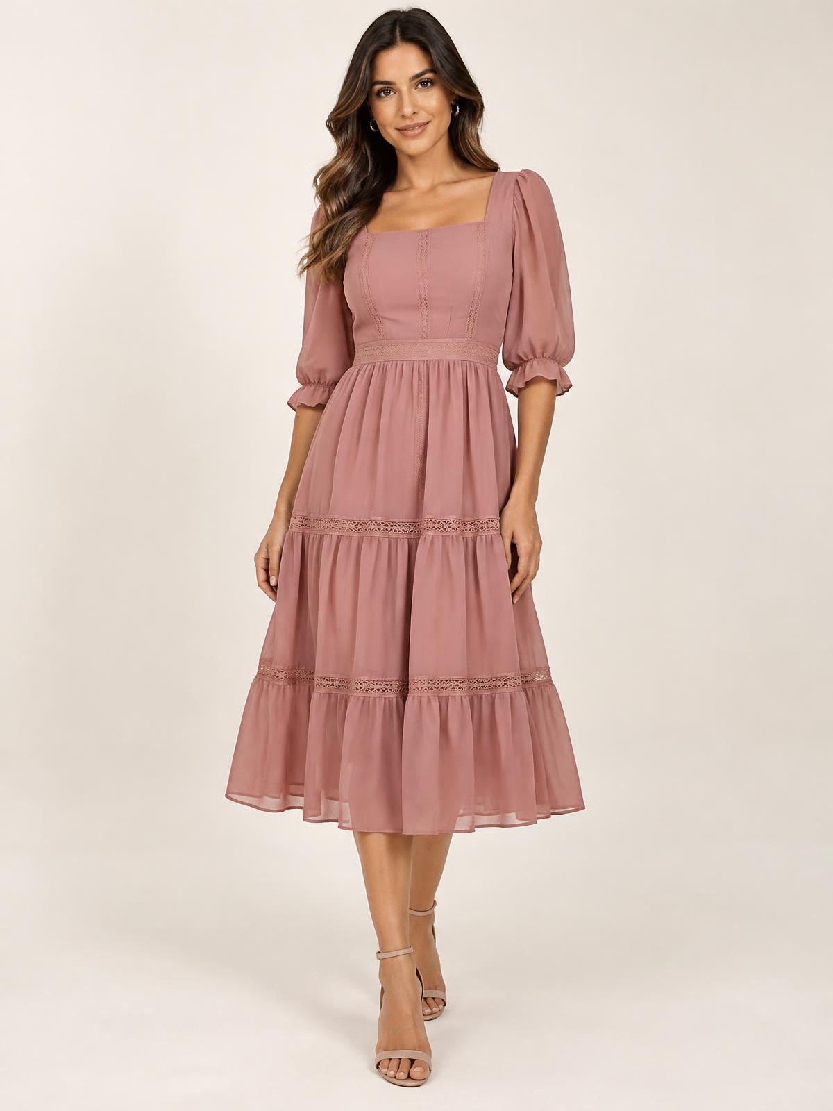 Modelo vestindo Vestido Midi Romance